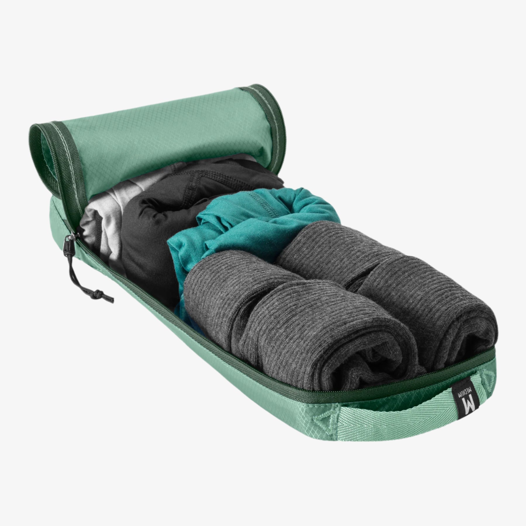 Eagle Creek Pack-It Isolate Slim Packing Cube M in Willow Green — angle view 3
