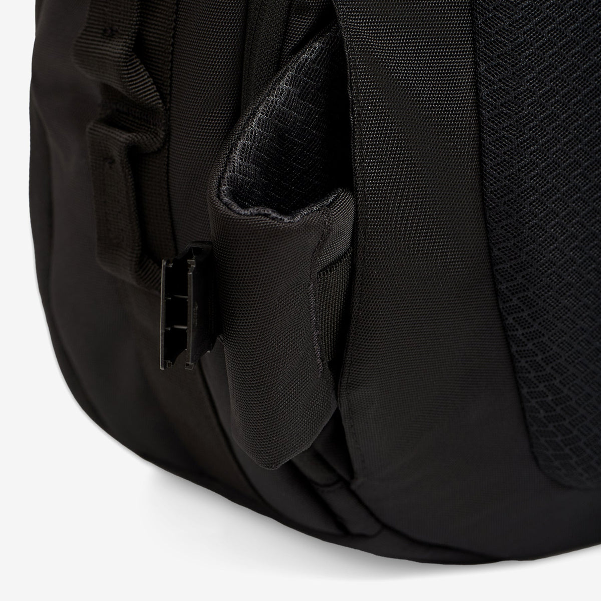 Eagle Creek Tour Lite Travel Pack 38L in Black — detail view 3 # color_Black