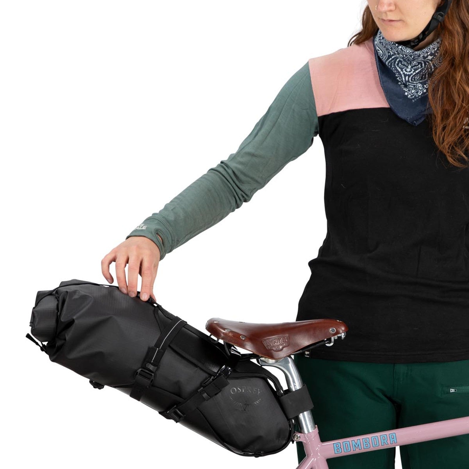 Osprey Escapist Saddle Bag Large 9L in Black — detail view