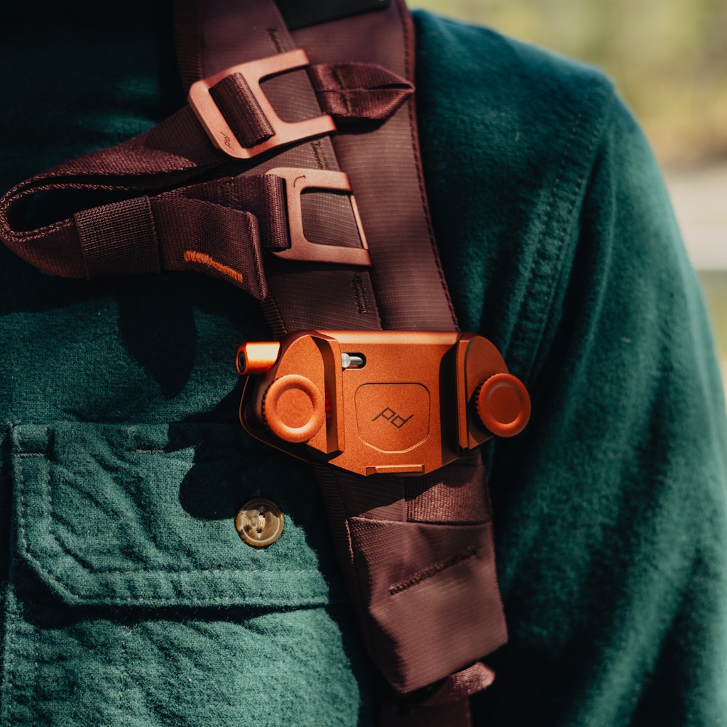 Peak Design Everyday Backpack 20L in Eclipse — lifestyle 5