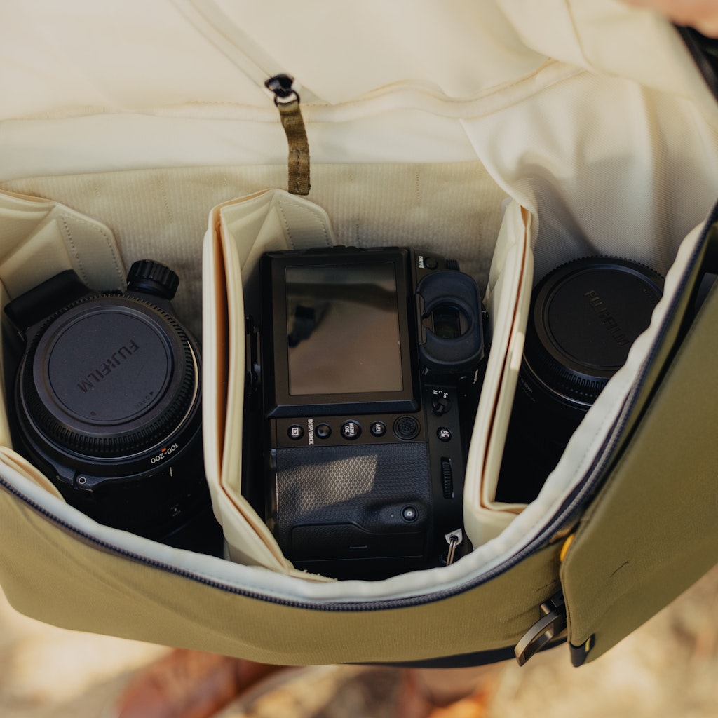 Peak Design Everyday Backpack 20L in Kelp — detail view 2