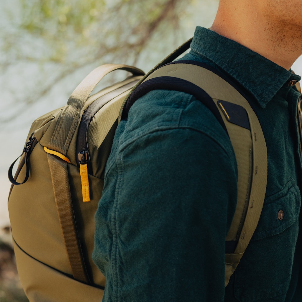 Peak Design Everyday Backpack 20L in Kelp — lifestyle 3