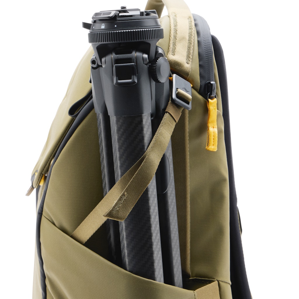 Peak Design Everyday Backpack 30L in Kelp — detail view
