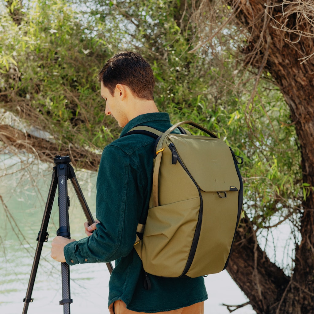 Peak Design Everyday Backpack 30L in Kelp — lifestyle 2