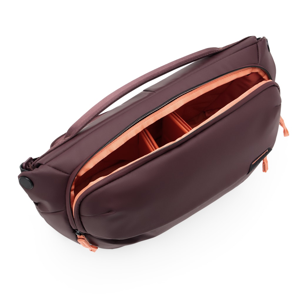 Peak Design Everyday Sling 10L in Eclipse — interior view # color_Eclipse