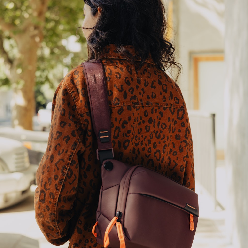 Peak Design Everyday Sling 3L in Eclipse — lifestyle 2 # color_Eclipse
