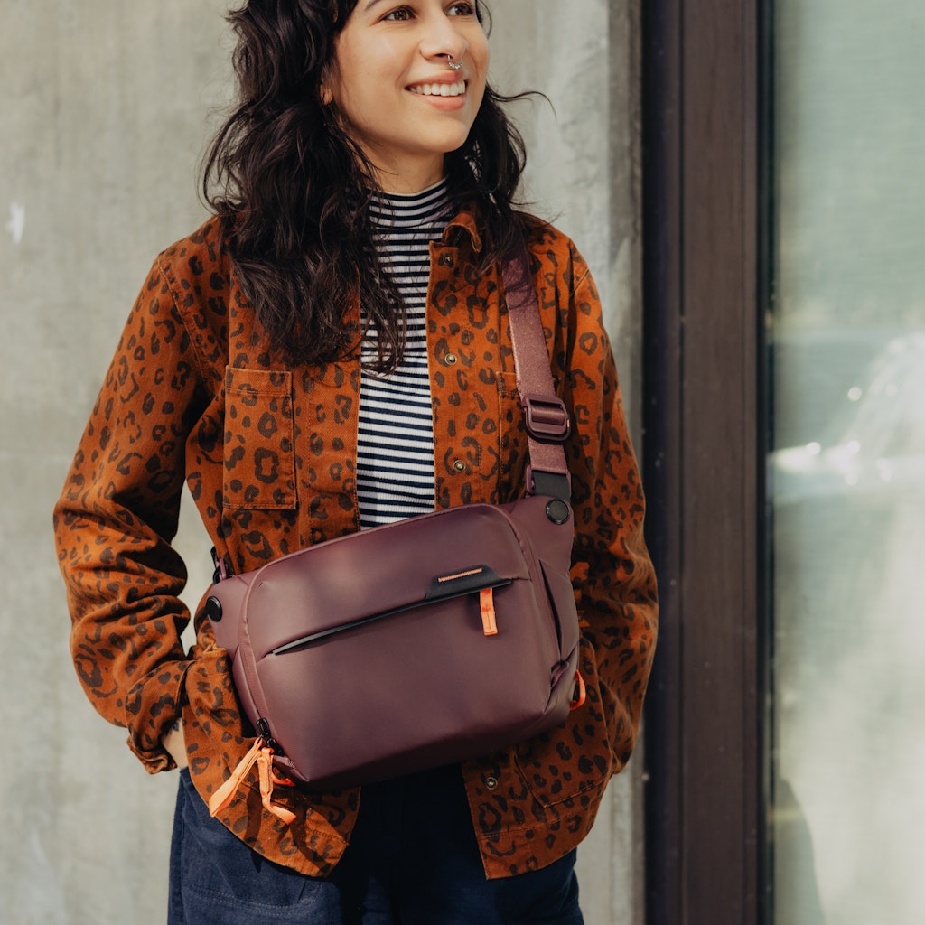 Peak Design Everyday Sling 3L in Eclipse — lifestyle # color_Eclipse