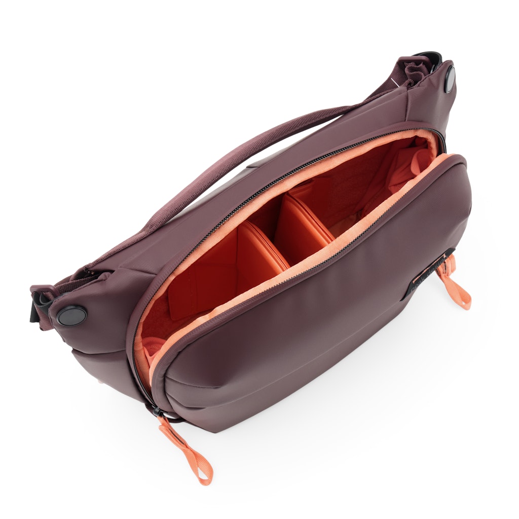 Peak Design Everyday Sling 6L in Eclipse — interior view