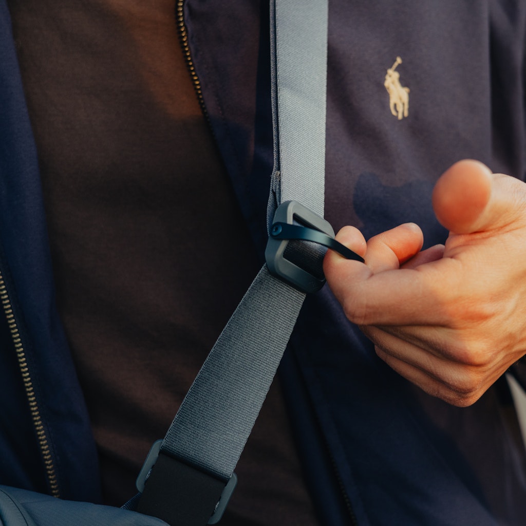 Peak Design Everyday Sling 6L in Ocean — lifestyle 3