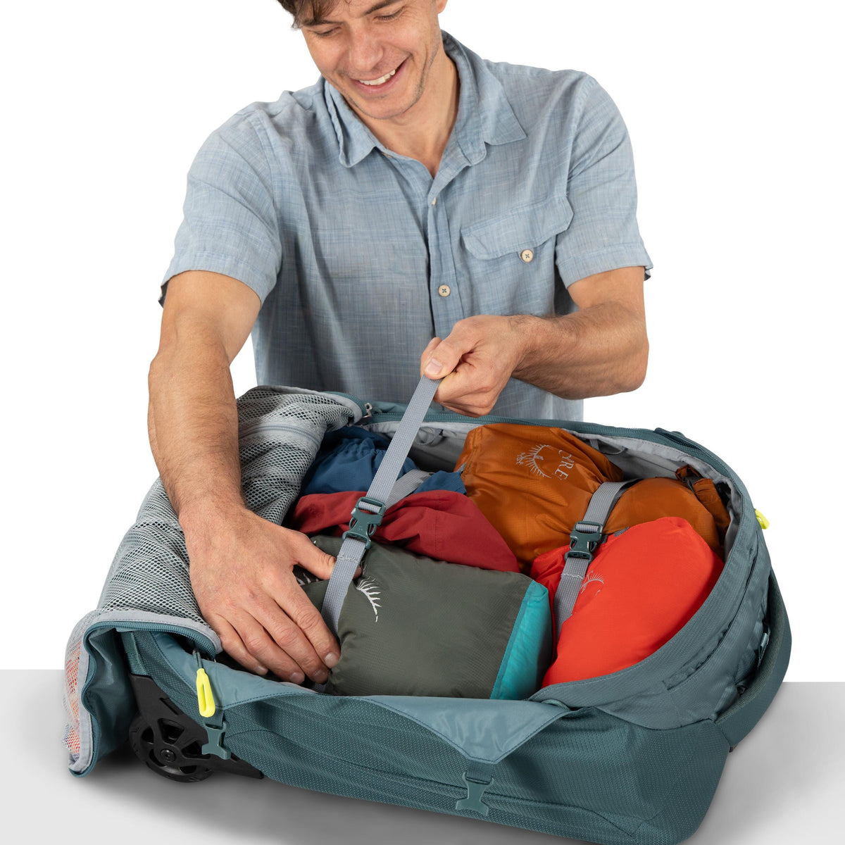 Osprey Farpoint Wheeled Travel Pack Carry-On 36L/21.5" in Cascade Blue-Torrent Blue — detail view 2