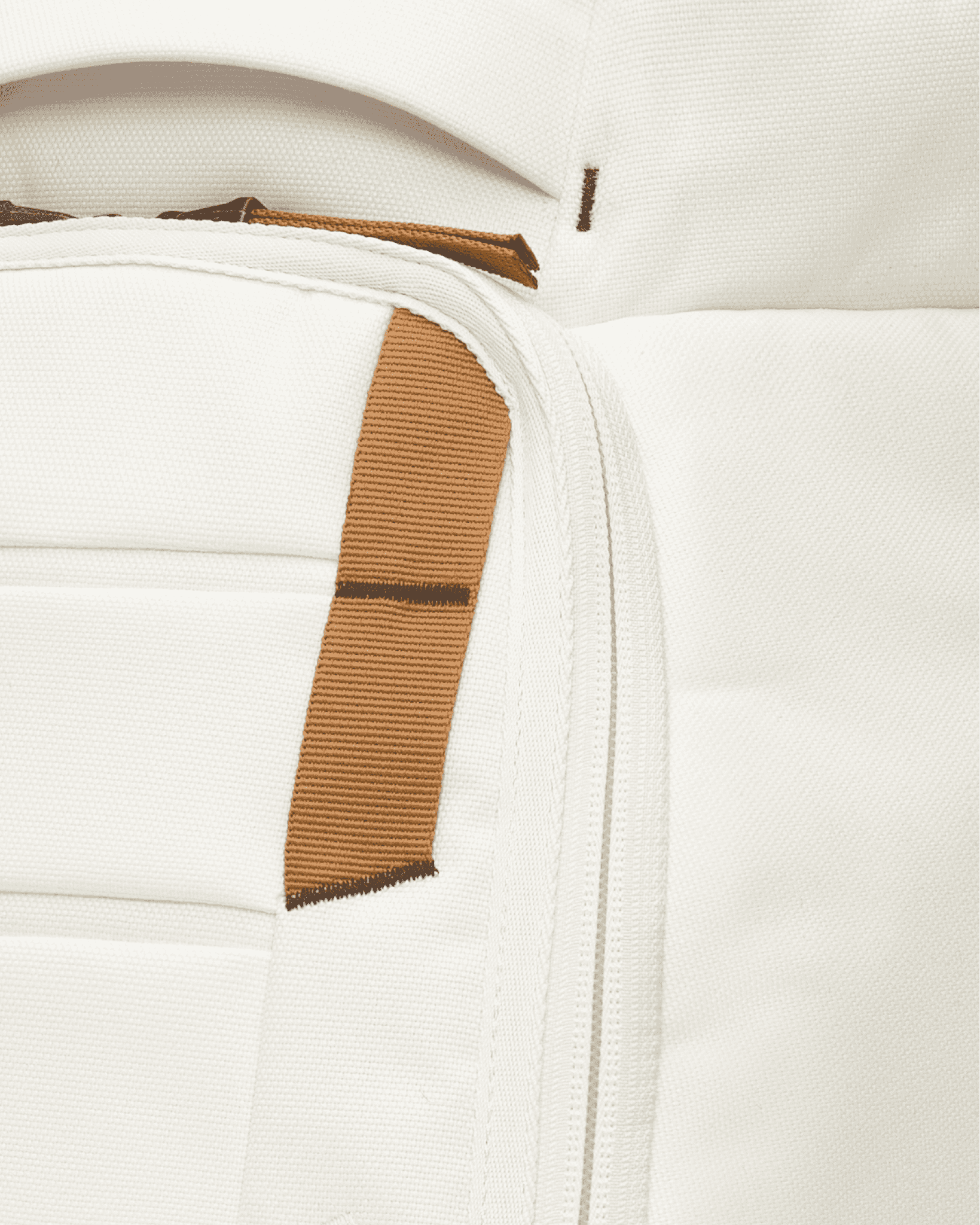 Db Journey Hugger Backpack 25L in Oatmilk — detail view # color_Oatmilk