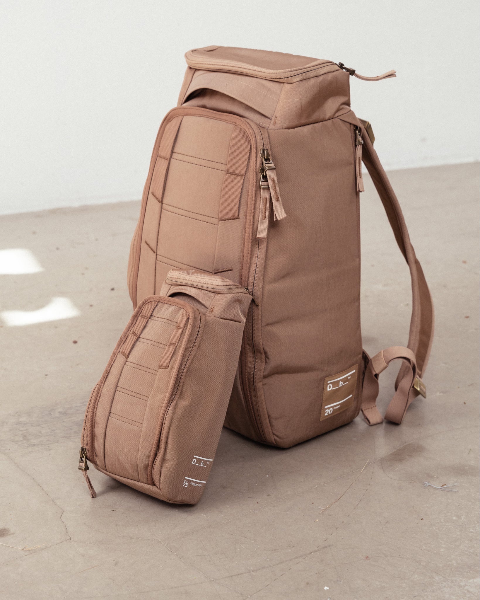 Db Journey Hugger Washbag in Affogato Brown — lifestyle # color_Affogato Brown