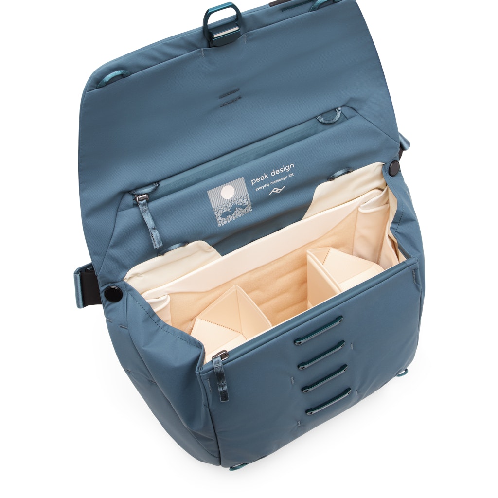 Peak Design Everyday Messenger 13L in Ocean — interior view # color_Ocean
