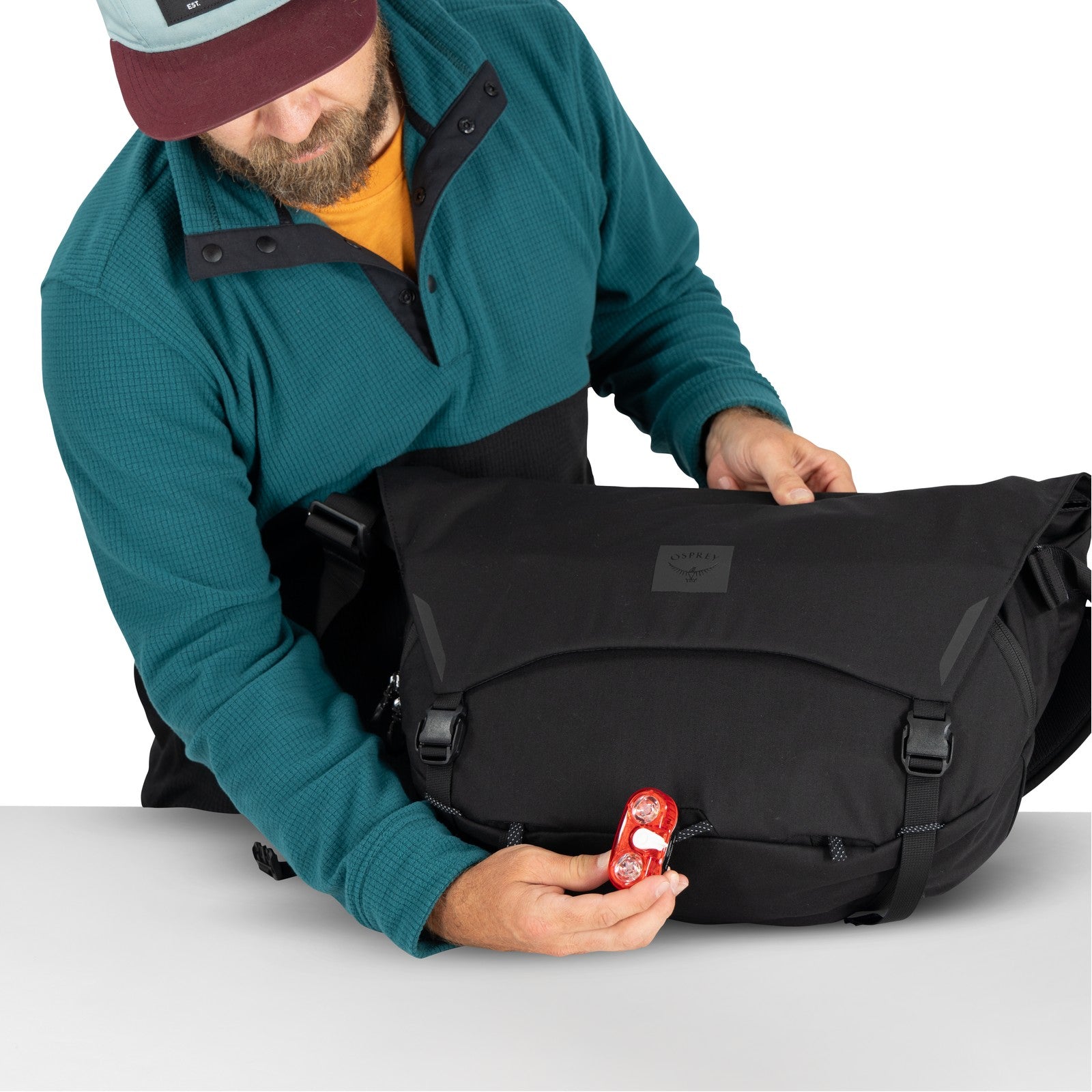 Osprey Metron Messenger 18L in Black — detail view 2