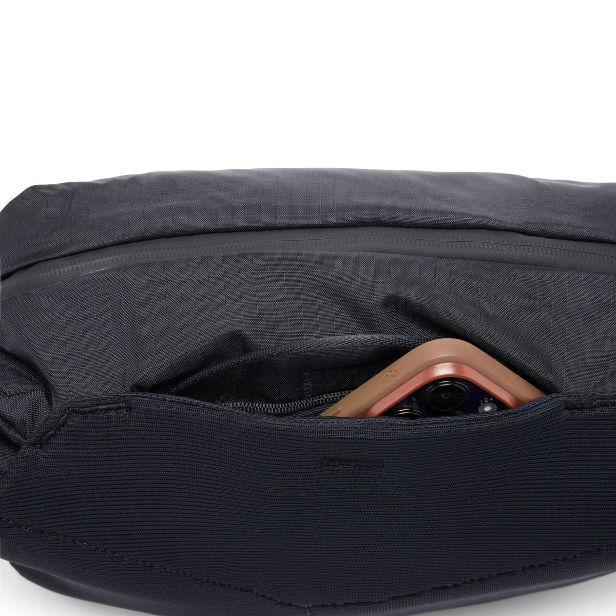 Peak Design Outdoor Sling 7L in Black — interior view # color_Black