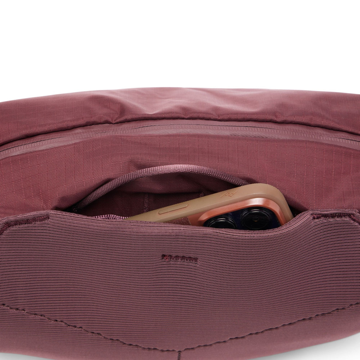Peak Design Outdoor Sling 7L in Eclipse — interior view # color_Eclipse