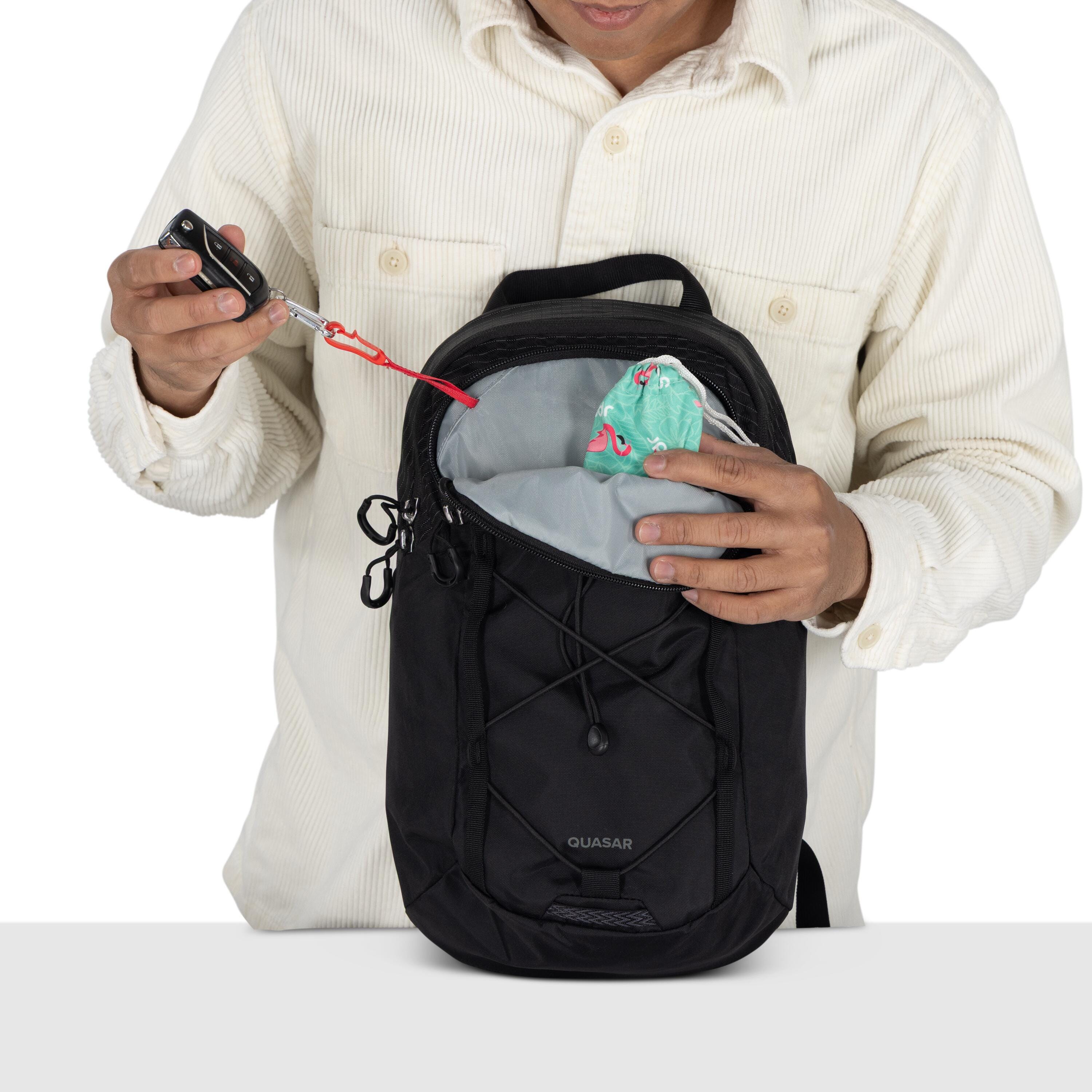 Osprey Quasar Sling 6L in Black — detail view 4