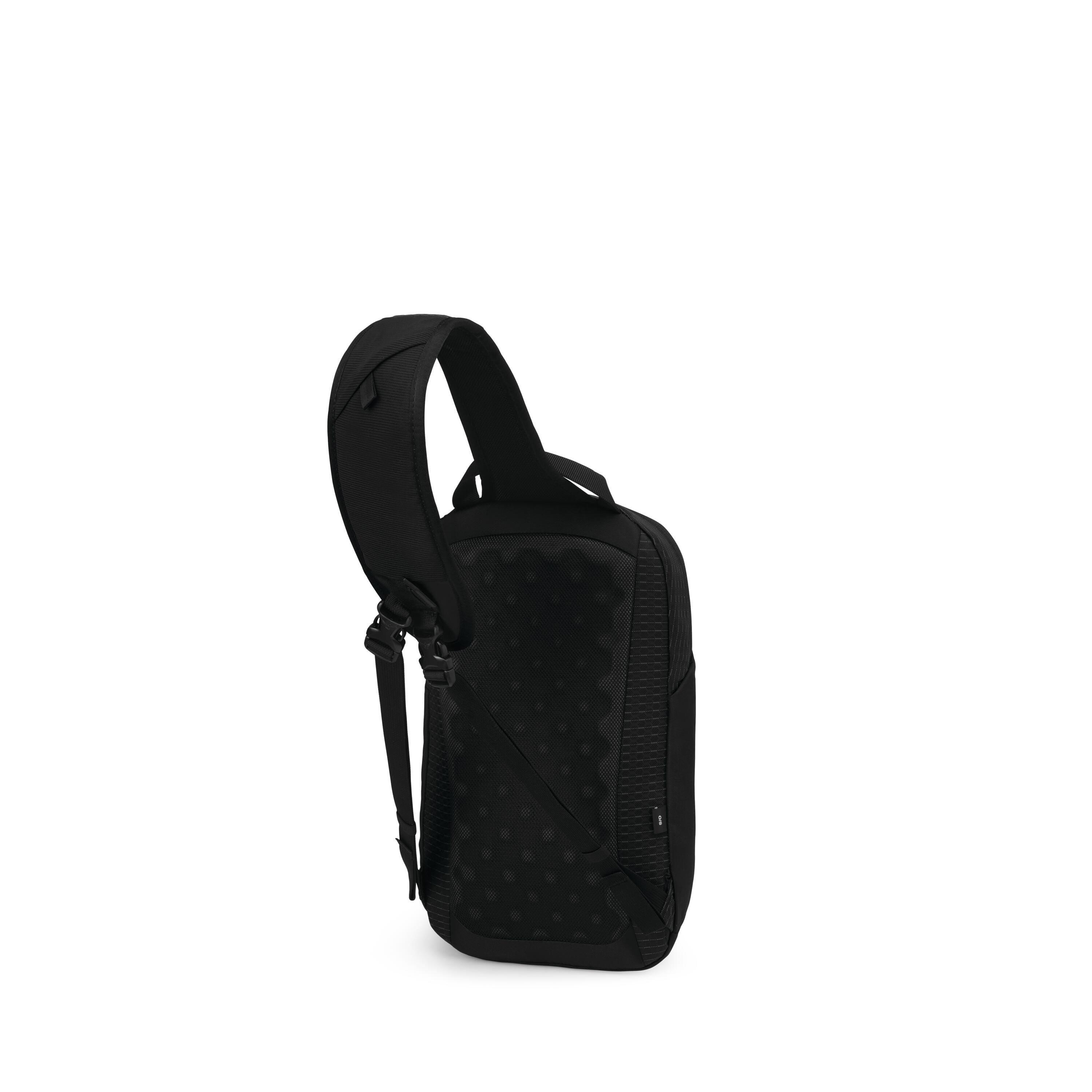 Osprey Quasar Sling 6L in Black — angle view 3