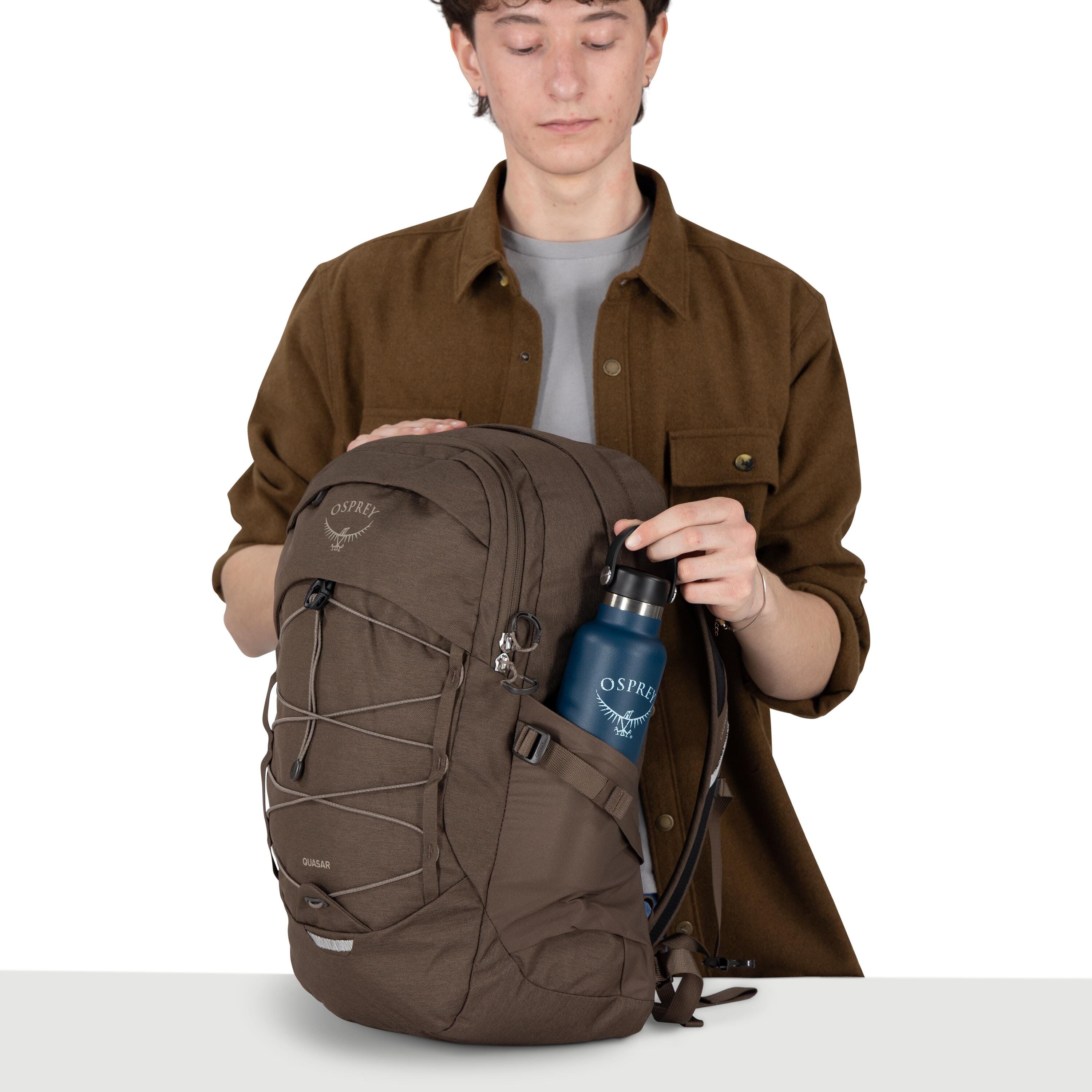 Osprey Quasar Driftshade Laptop Backpack 26L in Truffle Brown — detail view 4