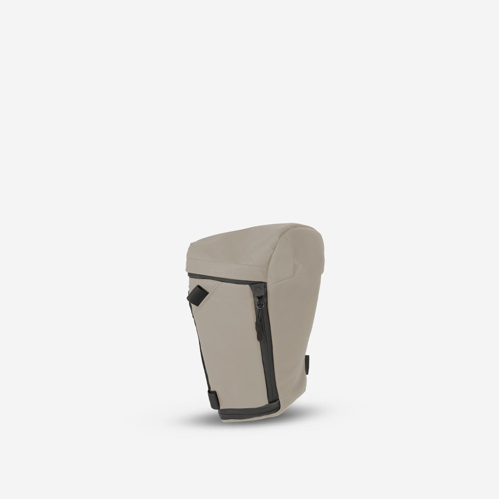 WANDRD ROUTE Pack in Gobi Tan — angle view 2