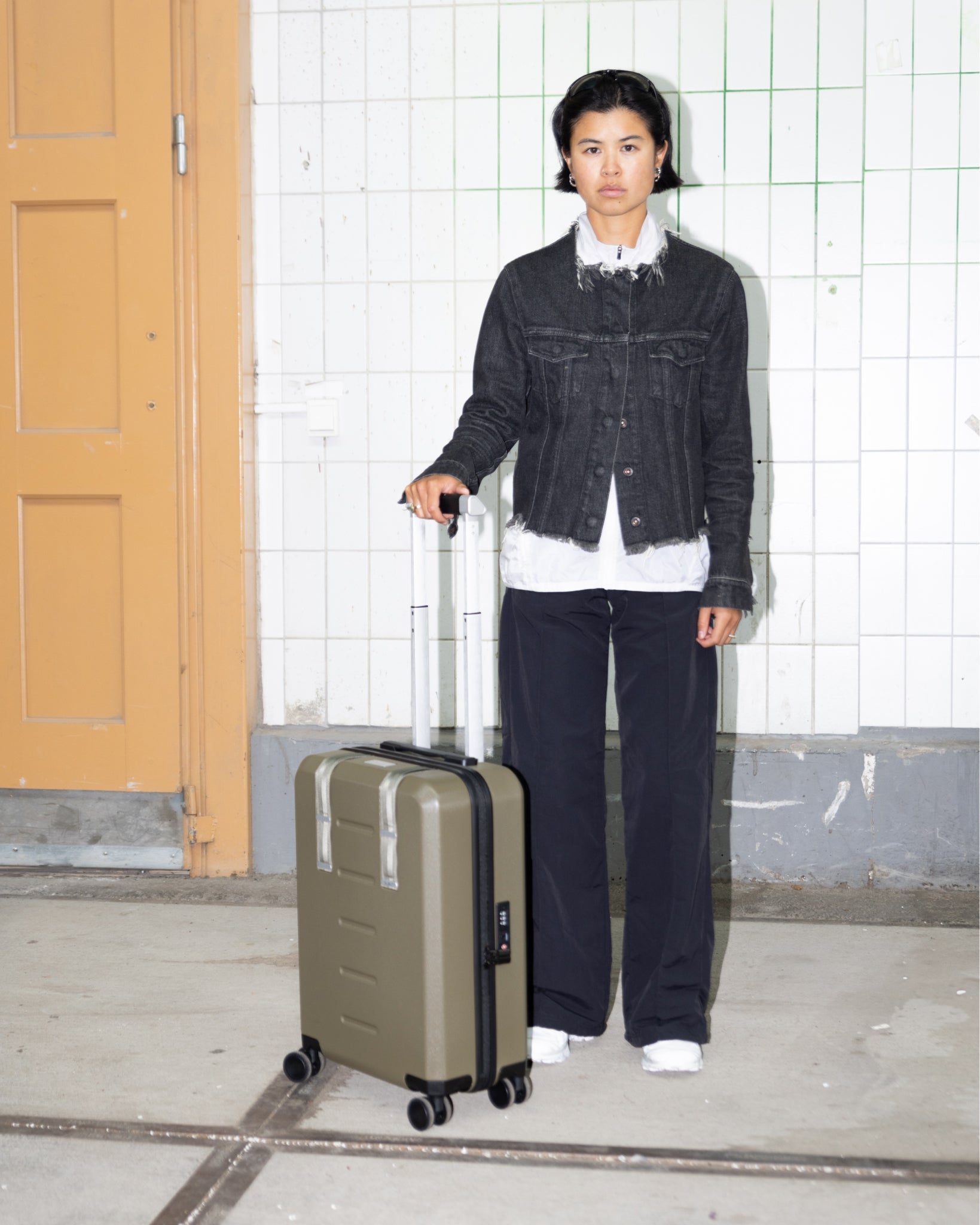 Db Journey Ramverk Carry-on in Forest Green — lifestyle # color_Forest Green