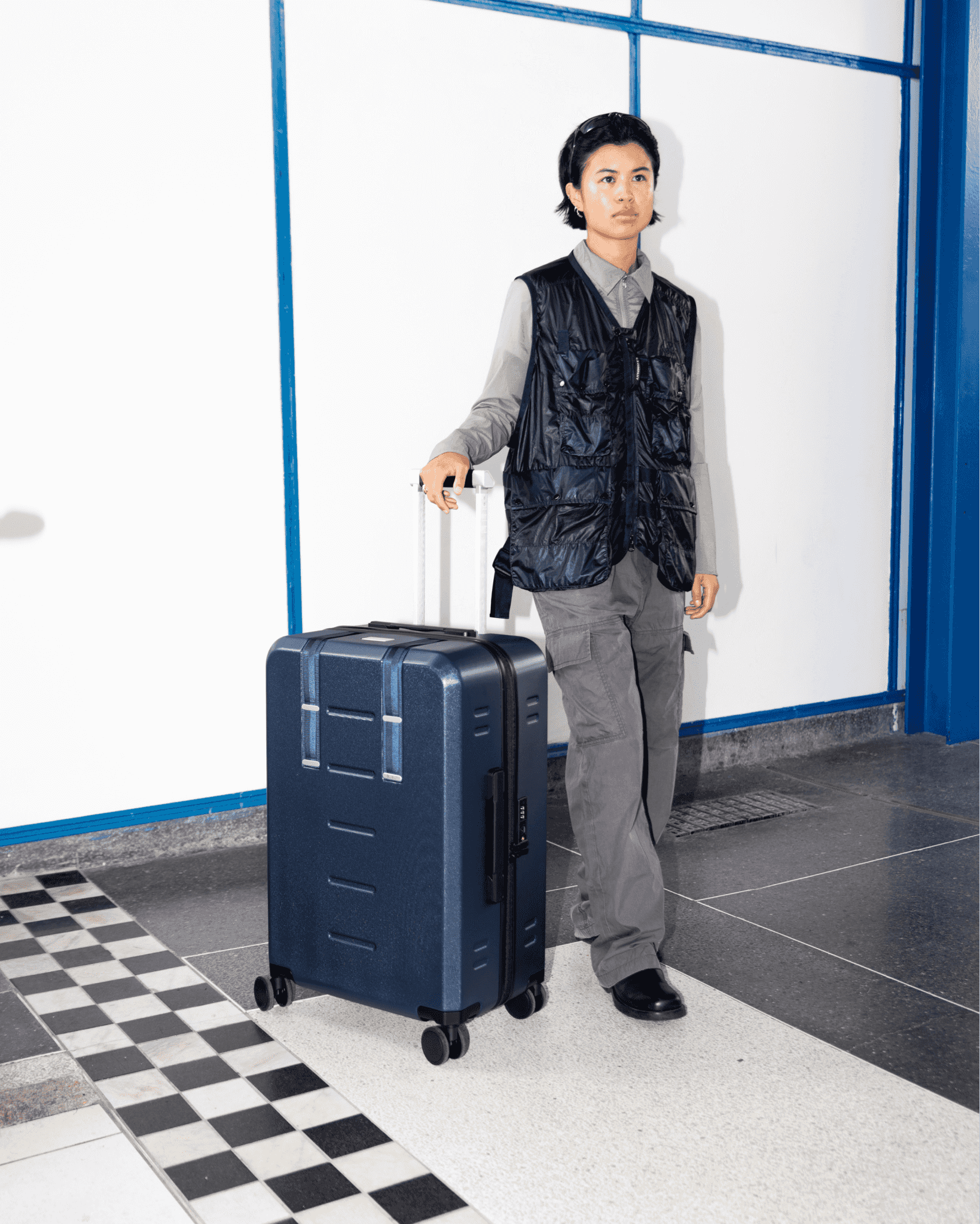 Db Journey Ramverk Check-in Luggage Medium in Blue Hour — lifestyle # color_Blue Hour