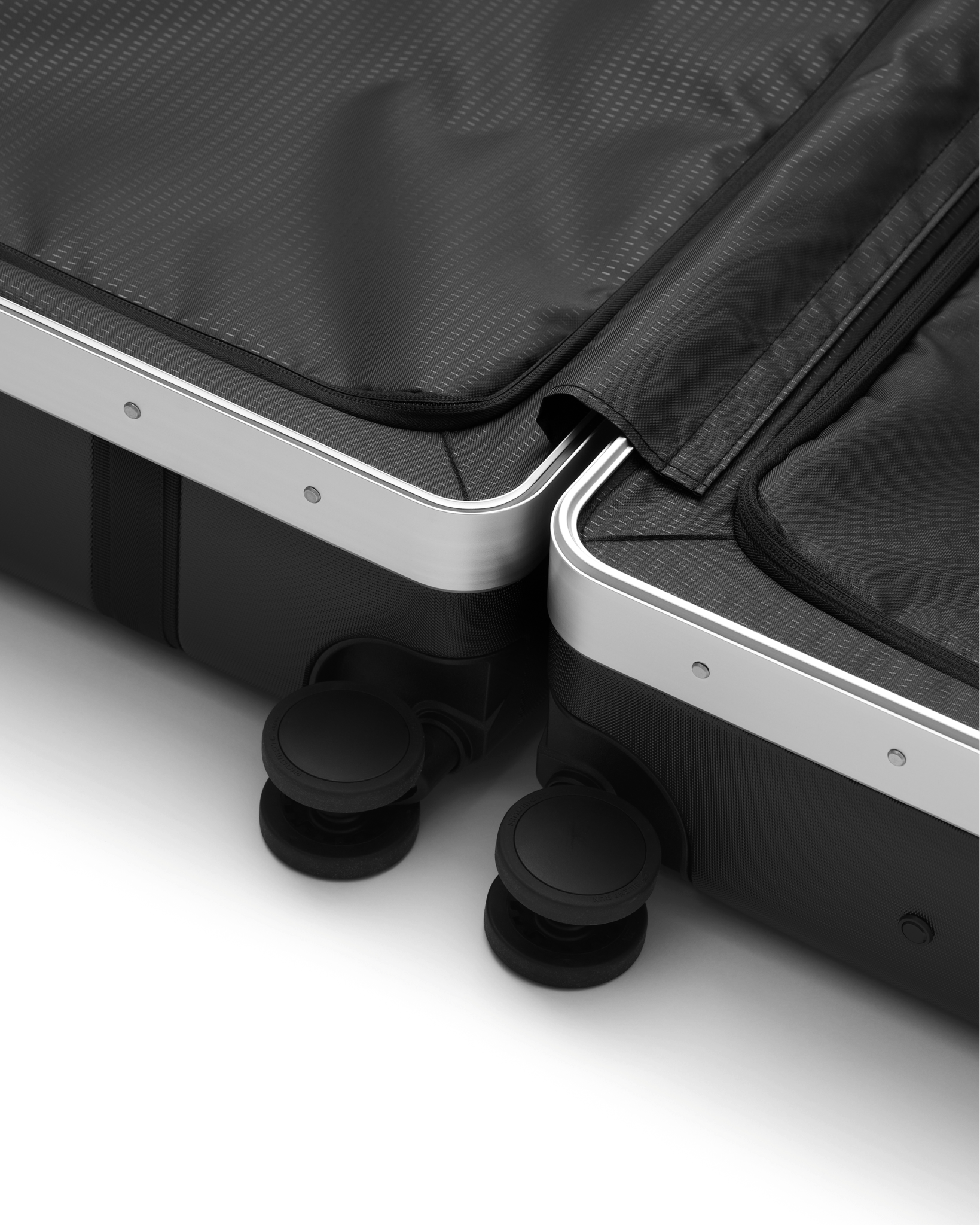 Db Journey Ramverk Pro Carry-on in Silver — detail view 3 # color_Silver