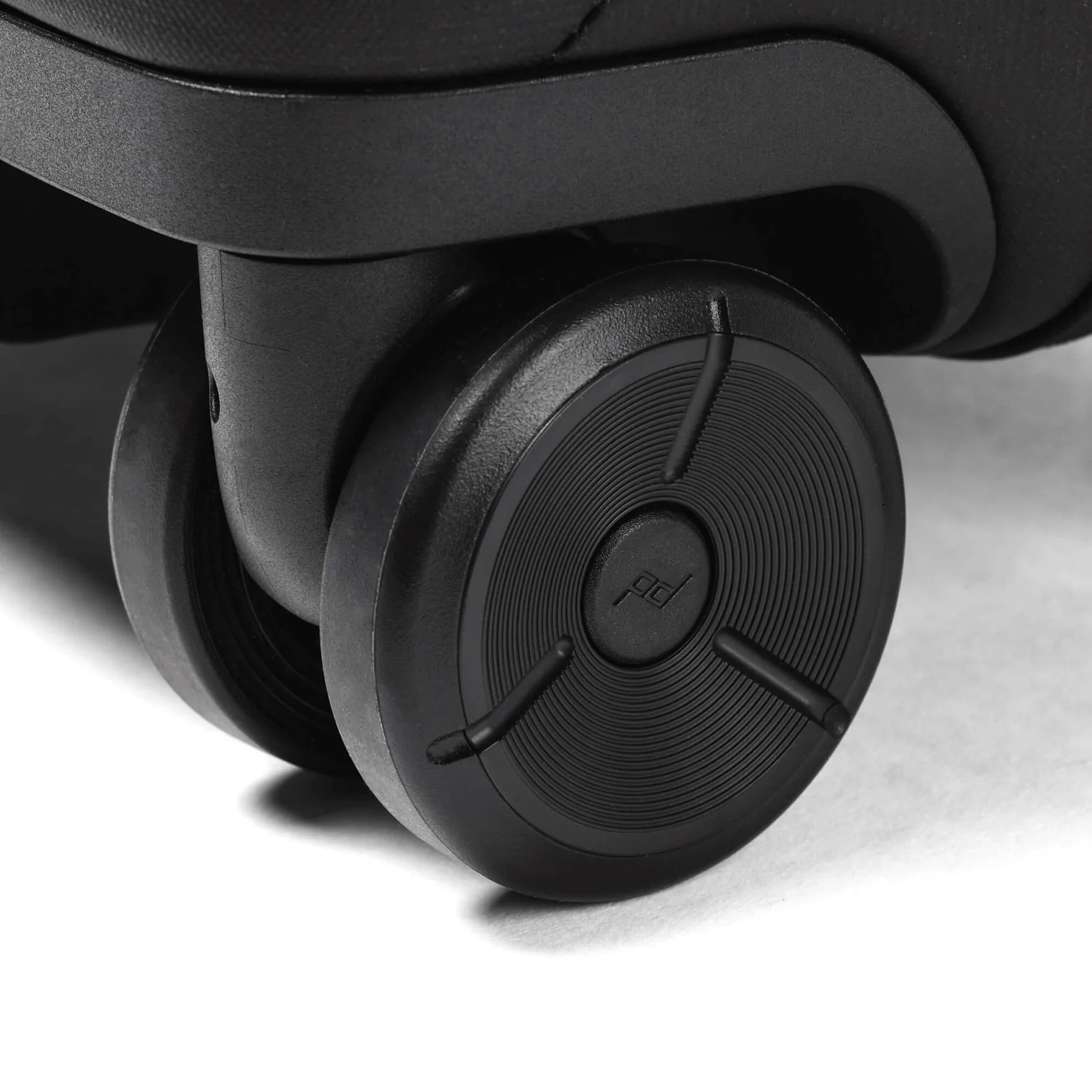 Peak Design Roller Pro 34L in Black — detail view 2 # color_Black