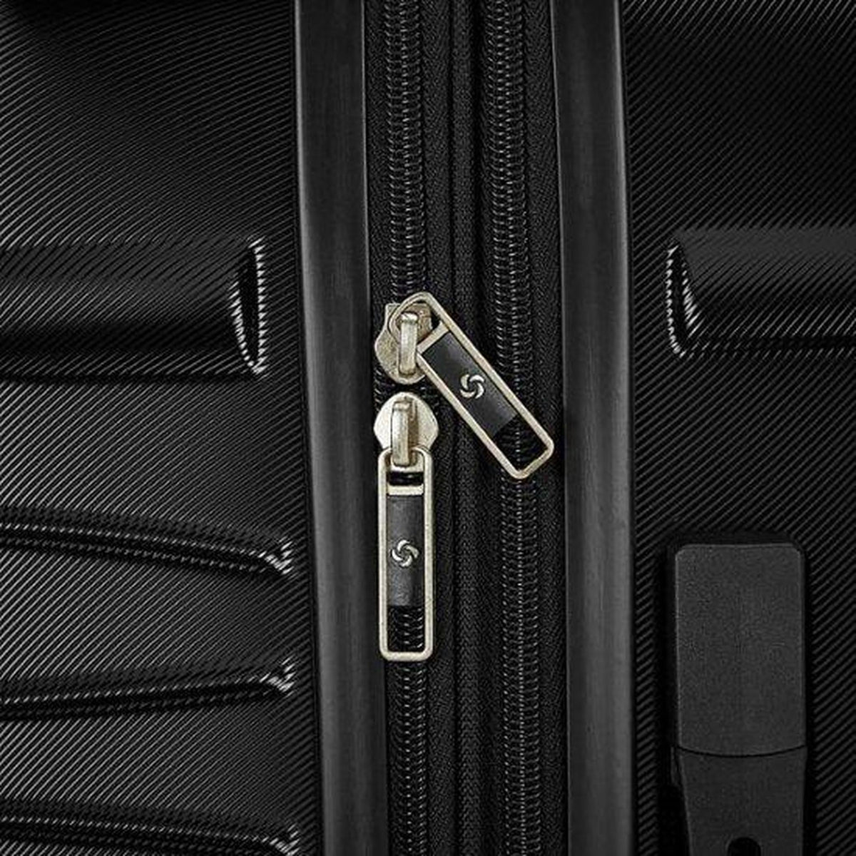 Samsonite Evolve SE Large Hardside Expandable Spinner in Bass Black — detail view 2