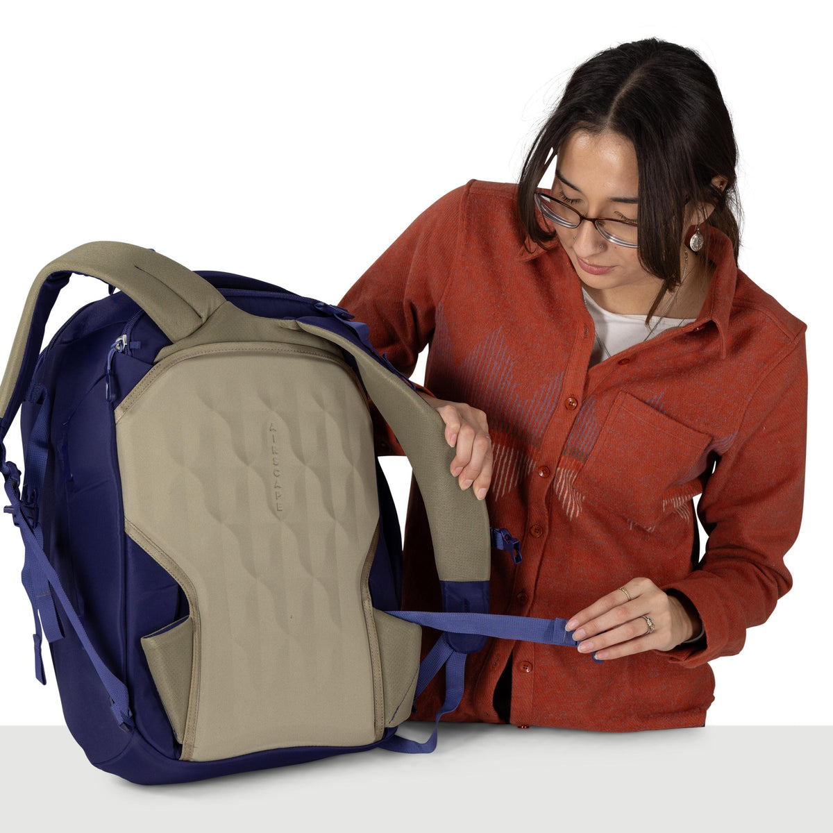 Osprey Sojourn Porter Travel Pack Carry-On-30L in Deep Fig — detail view 3