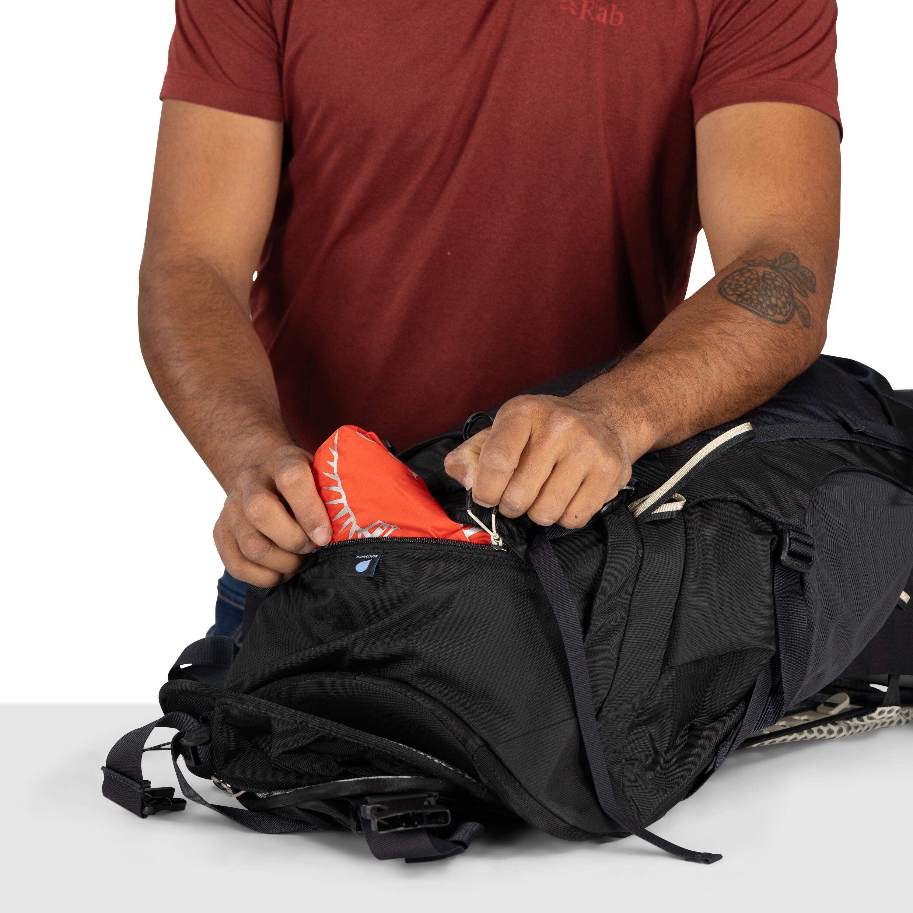 Osprey Stratos 36 Hiking Backpack 36L in Raven Black — detail view