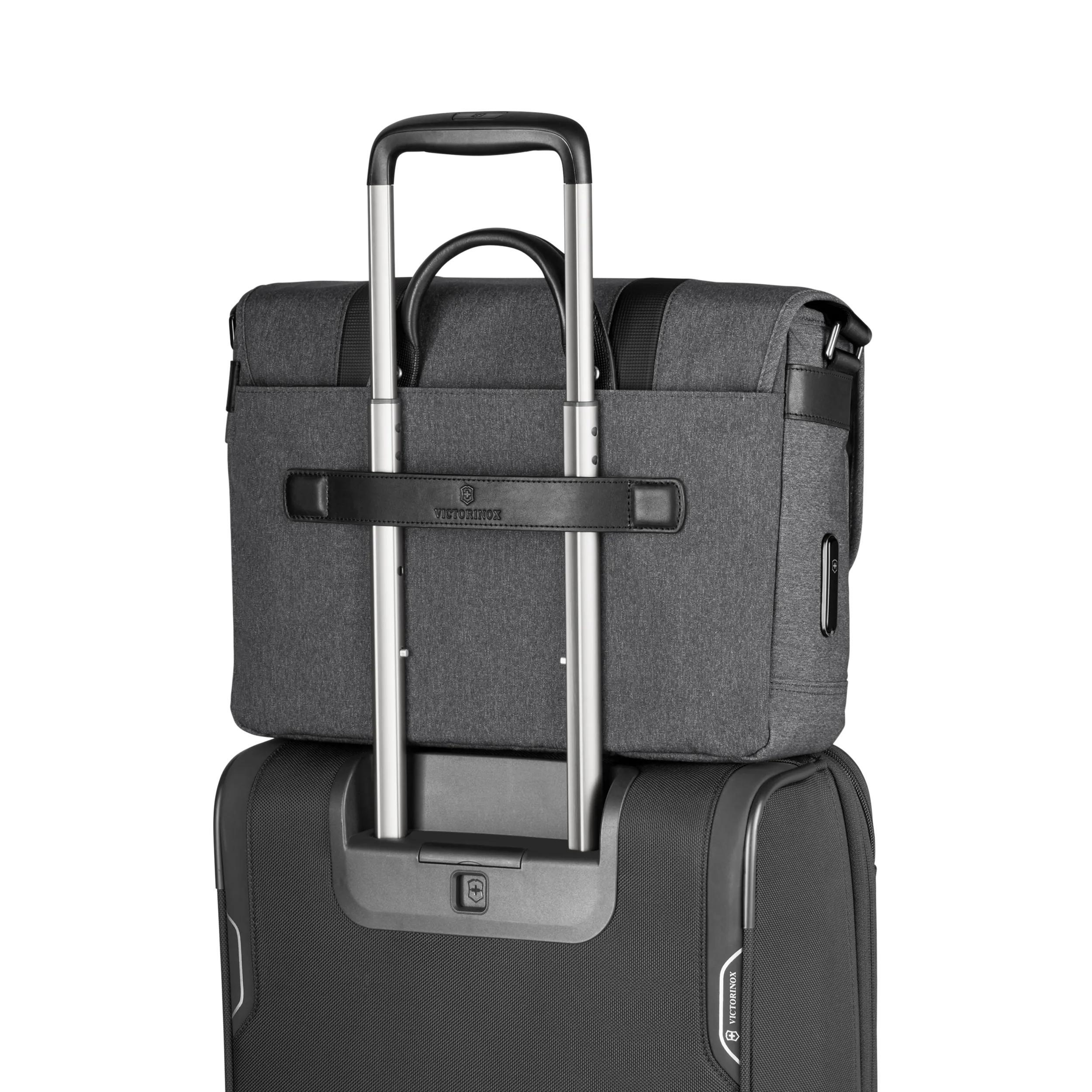 Victorinox Architecture Urban2 Messenger in Grey / Black — detail view