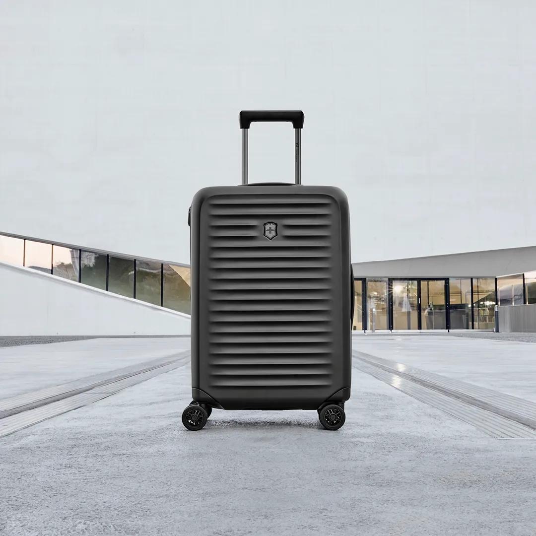 Victorinox Airox Advanced Frequent Flyer Carry-on Business in Black — detail view
