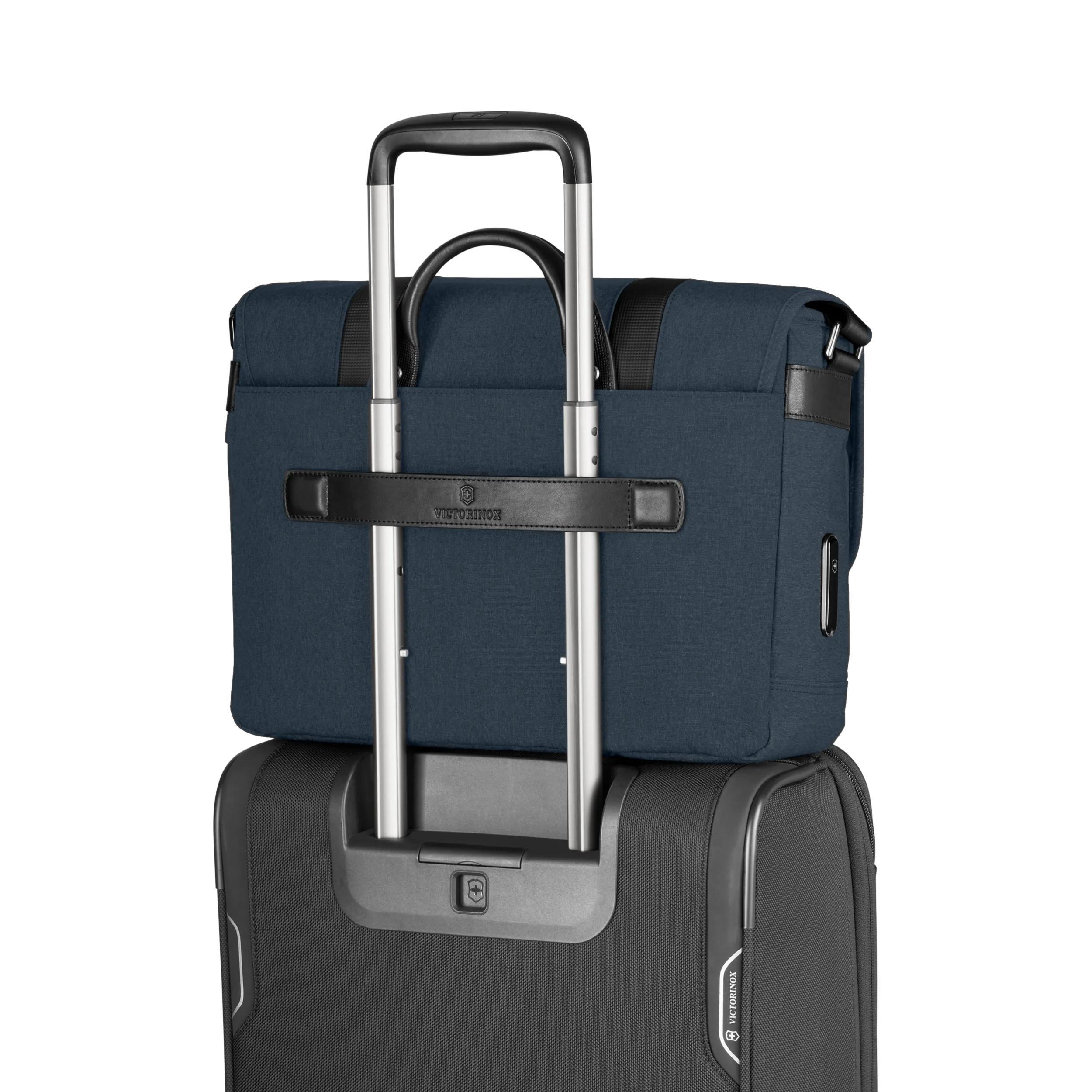 Victorinox Architecture Urban2 Messenger in Blue / Black — detail view
