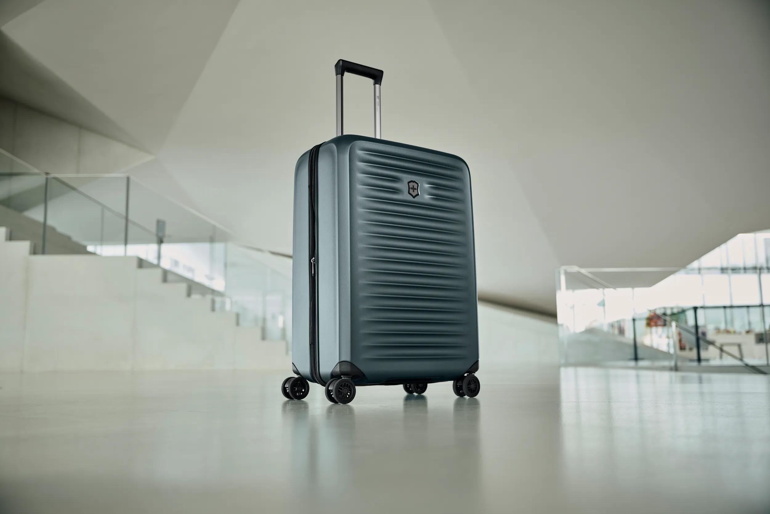 Victorinox Airox Advanced Medium Case in Storm — lifestyle 2