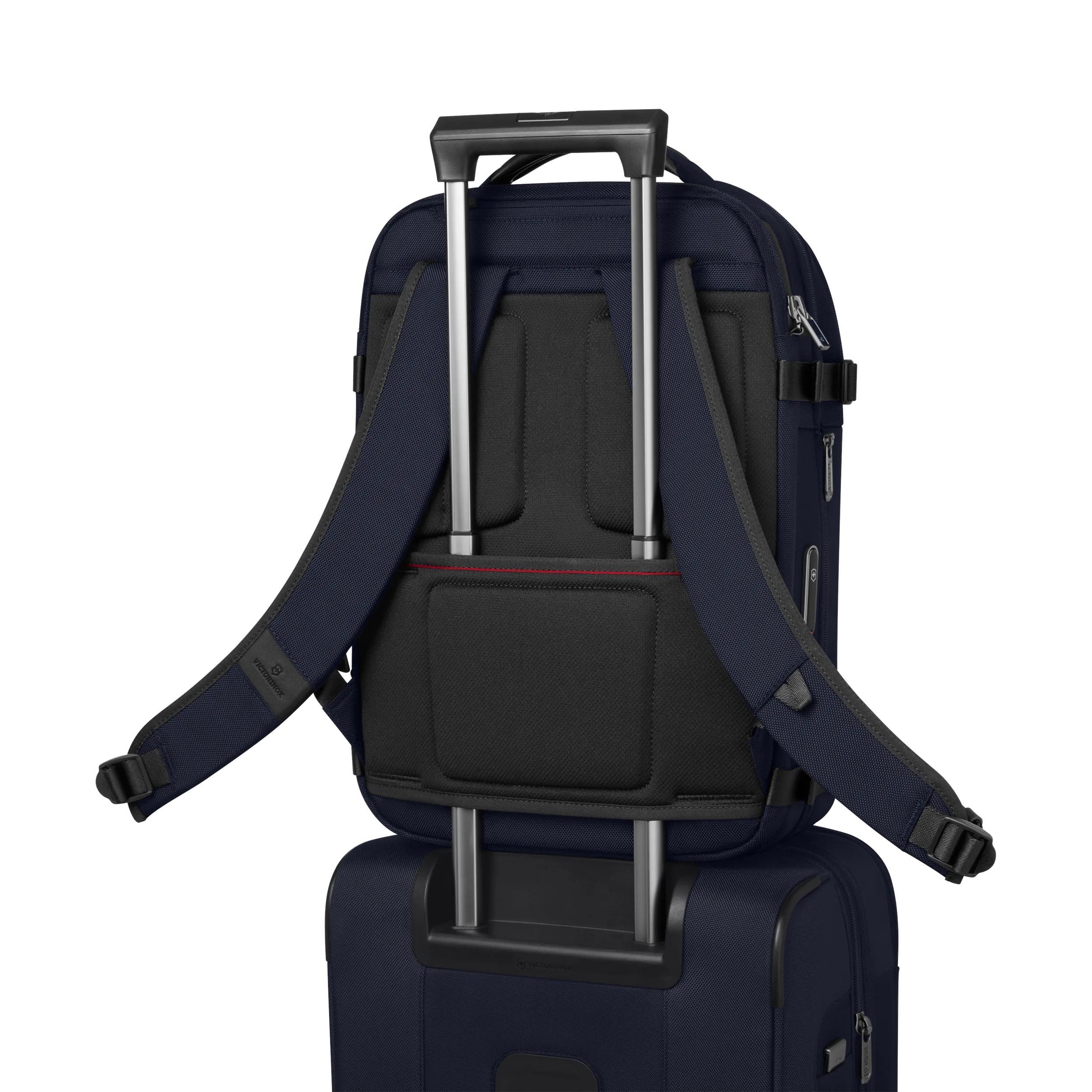 Victorinox Werks Traveler 7.0 Boarding Bag in Navy Blue — detail view