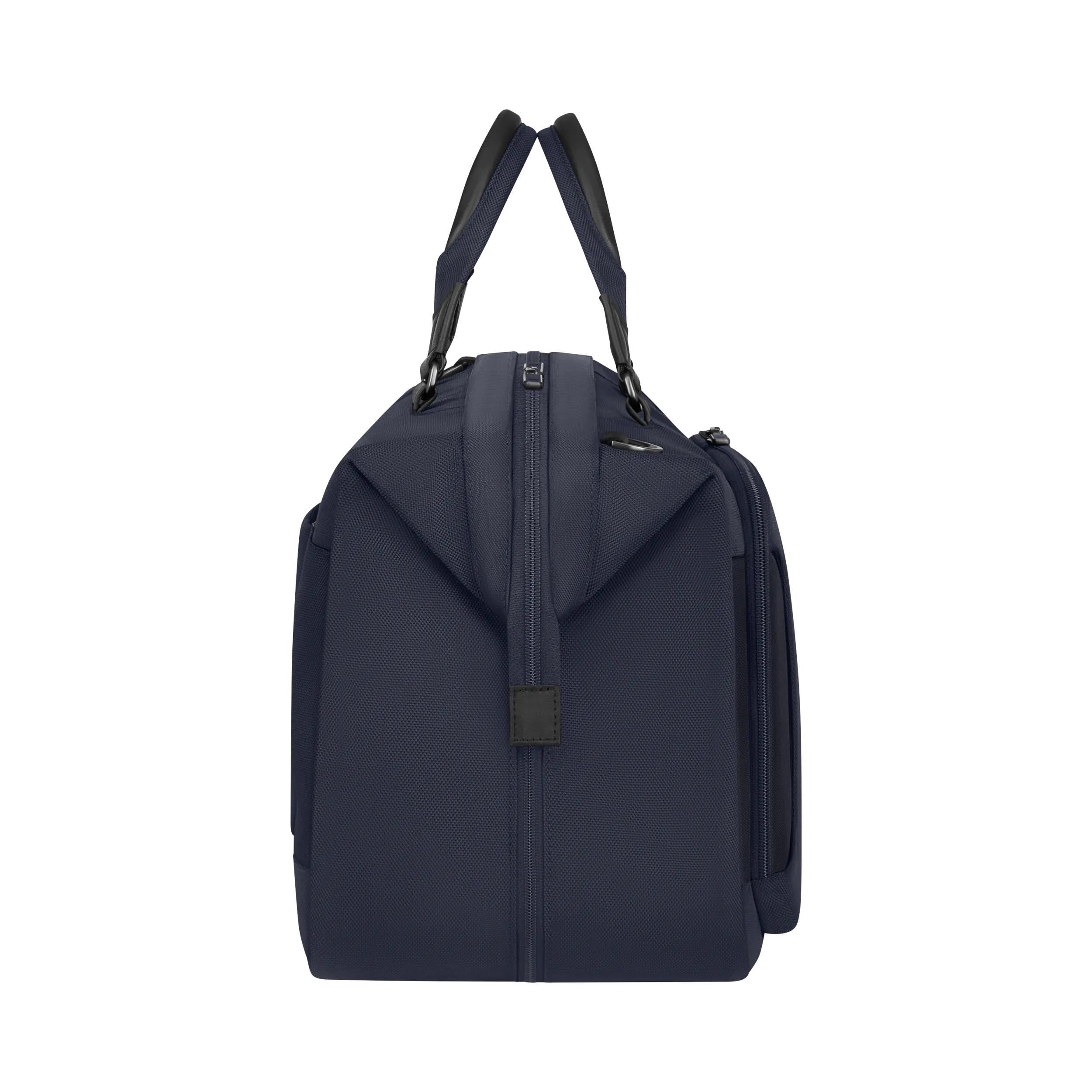 Victorinox Werks Traveler 7.0 Weekender in Navy Blue — angle view 4