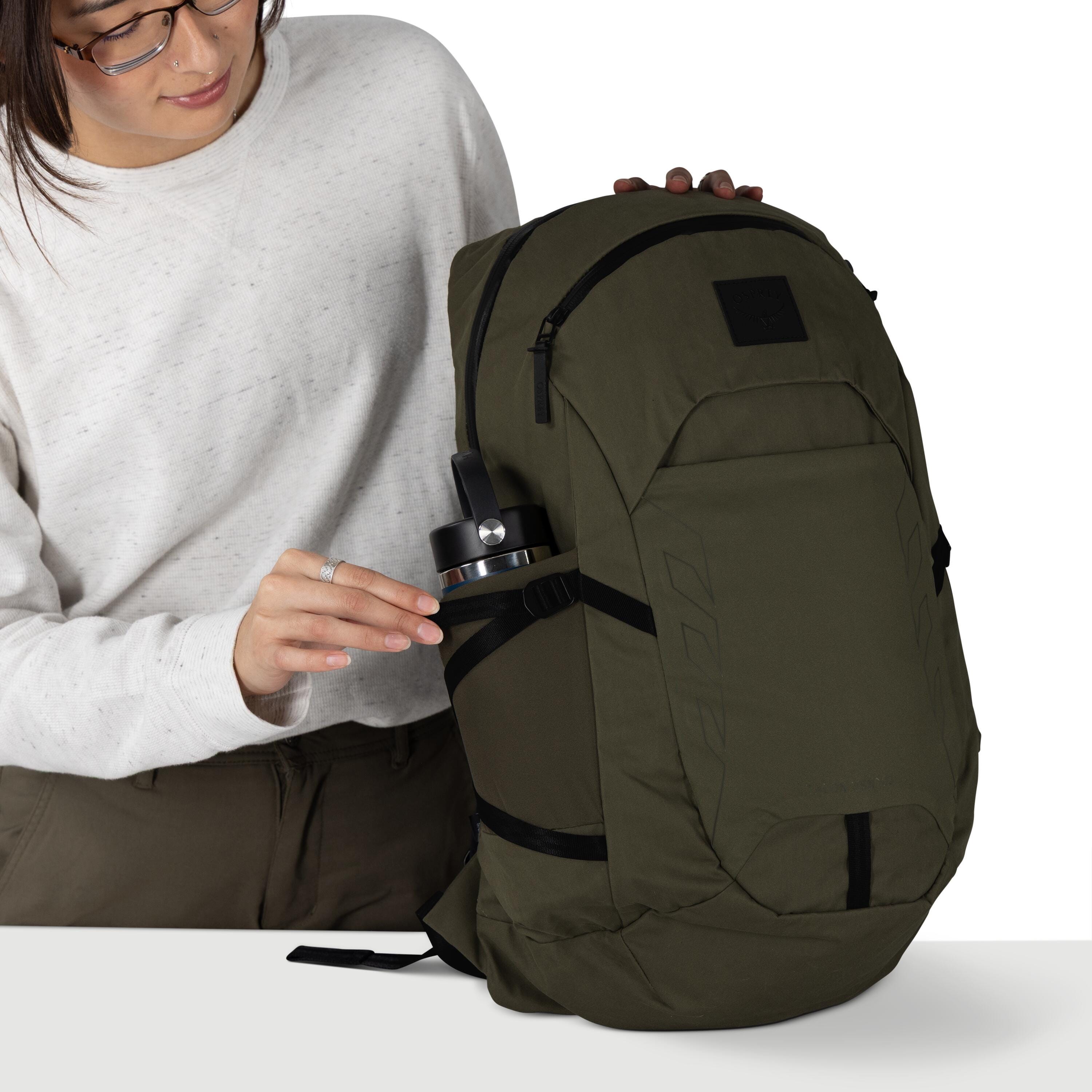 Osprey Talon 22 VSN Laptop Backpack 22L in Earl Grey — detail view 2