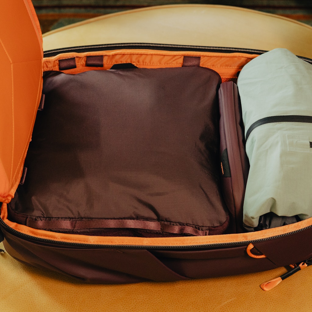 Peak Design Travel Backpack 30L in Eclipse — interior view 2