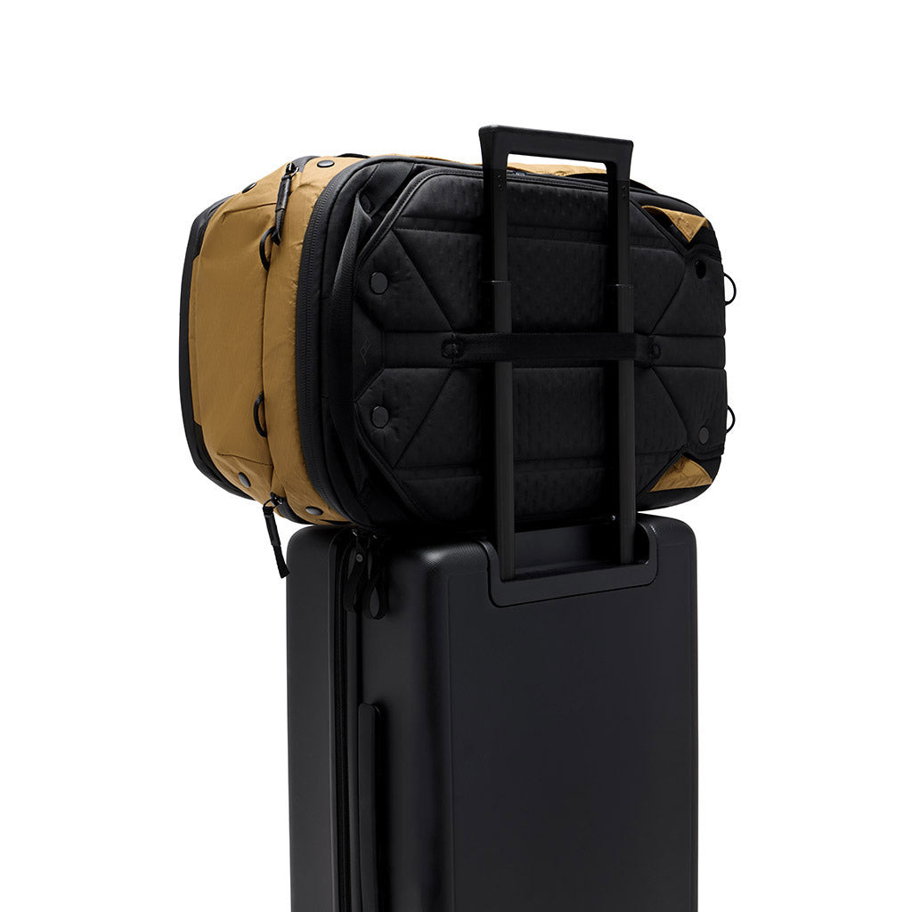 Peak Design Travel Backpack 45L in Coyote — detail view 2