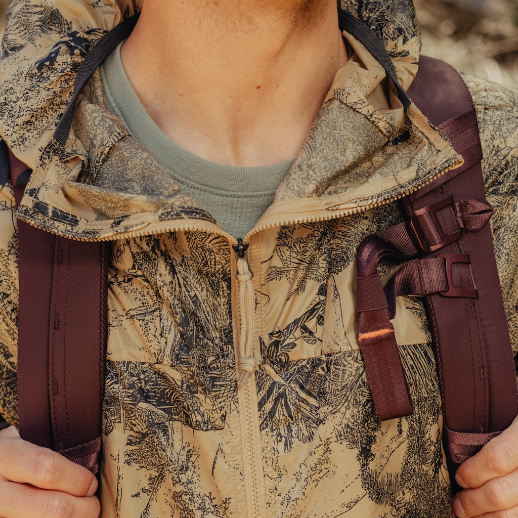 Peak Design Travel Backpack 45L in Eclipse — detail view
