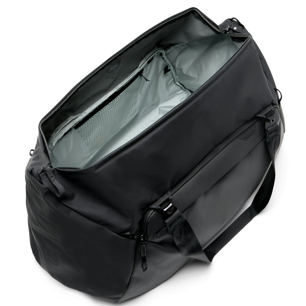 Peak Design Travel Duffel 80L in Black — interior view # color_Black