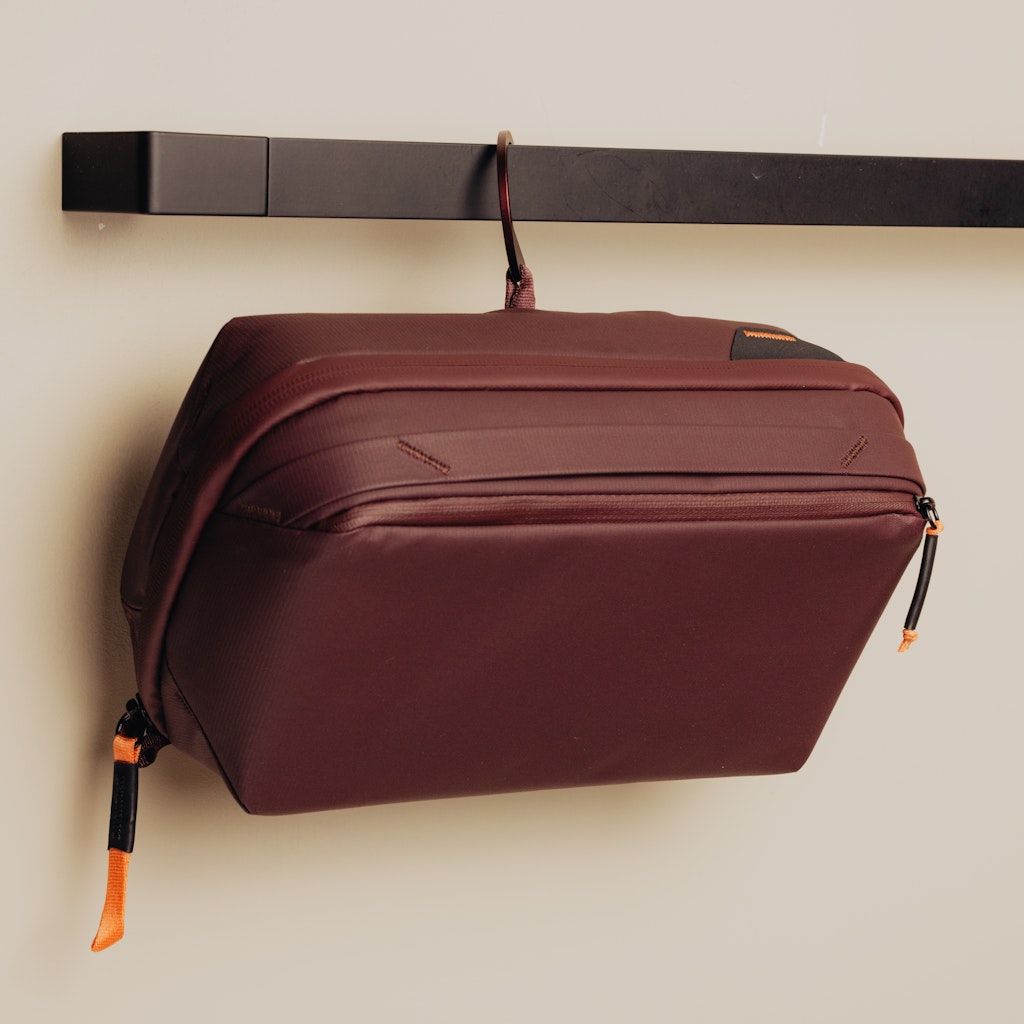 Peak Design Wash Pouch in Eclipse — lifestyle 3