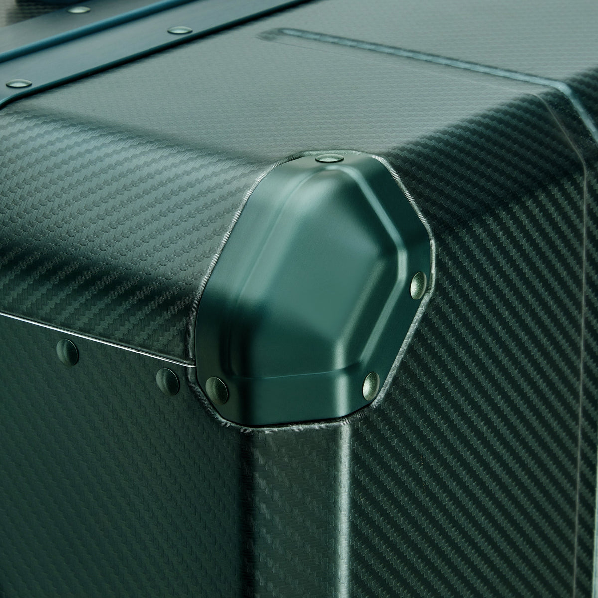Delsey Alu'r Aluminum Large Spinner Upright in Green — detail view 6 # color_Green