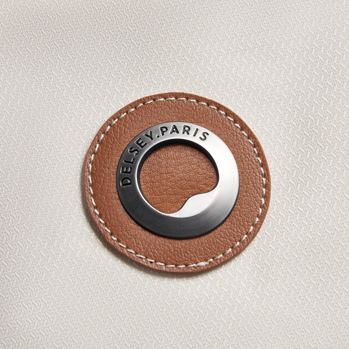 Delsey Chatelet Air 2.0 Garment Cover in Angora — detail view # color_Angora