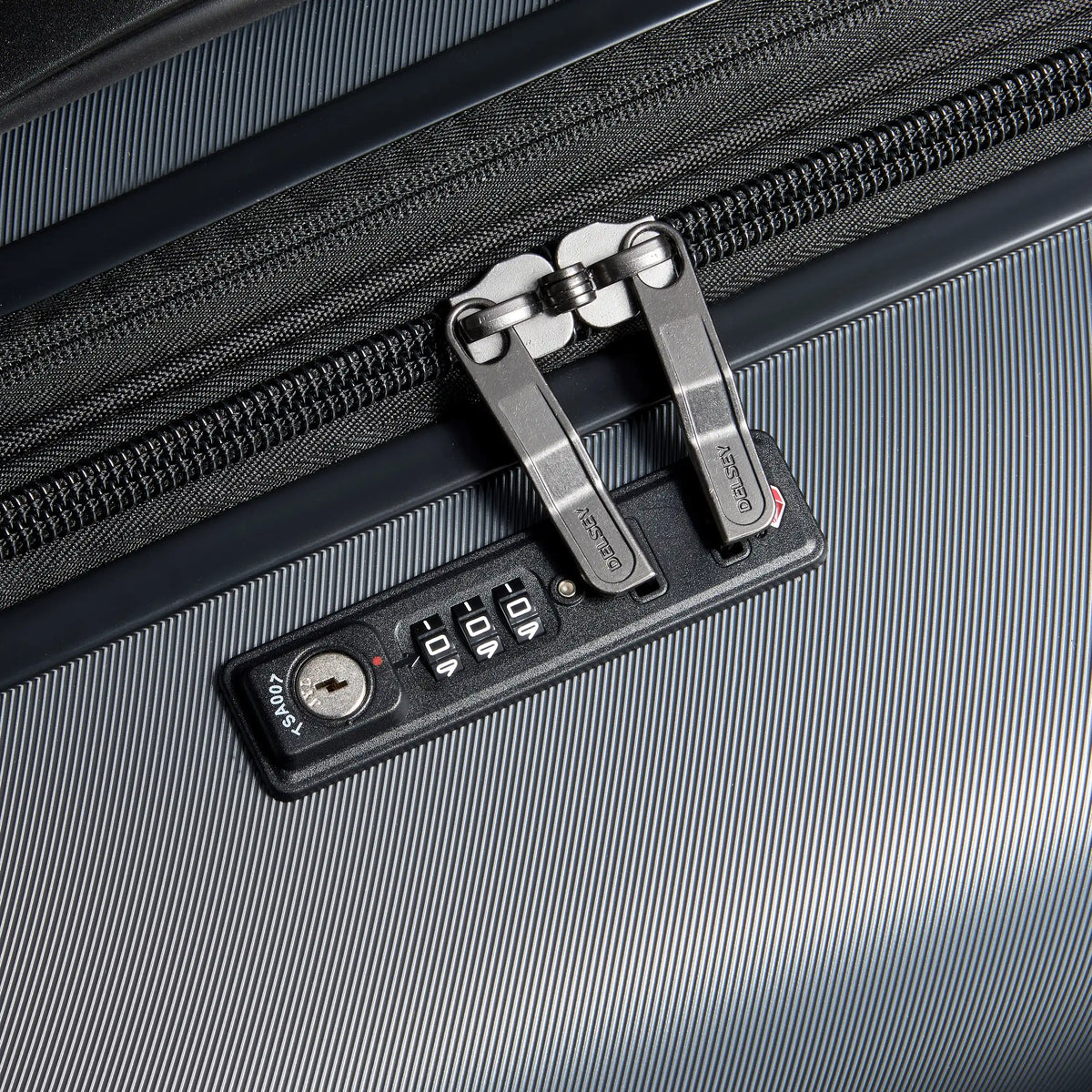 Delsey Cruise 3.0 Large Expandable Spinner in Graphite — detail view 2 # color_Graphite