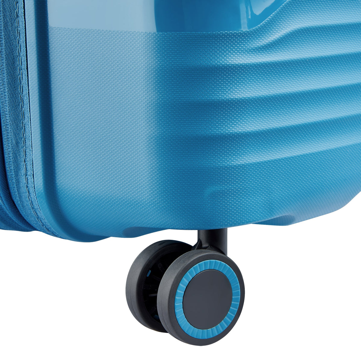 Delsey Dune Medium Expandable Spinner in Teal — detail view 2