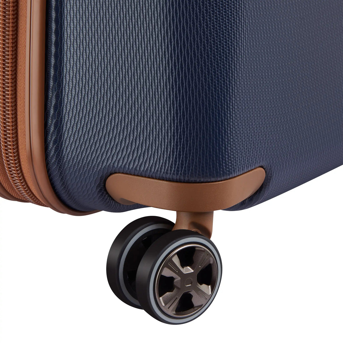 Delsey Flanerie SE Medium Spinner in Navy — detail view 3 # color_Navy