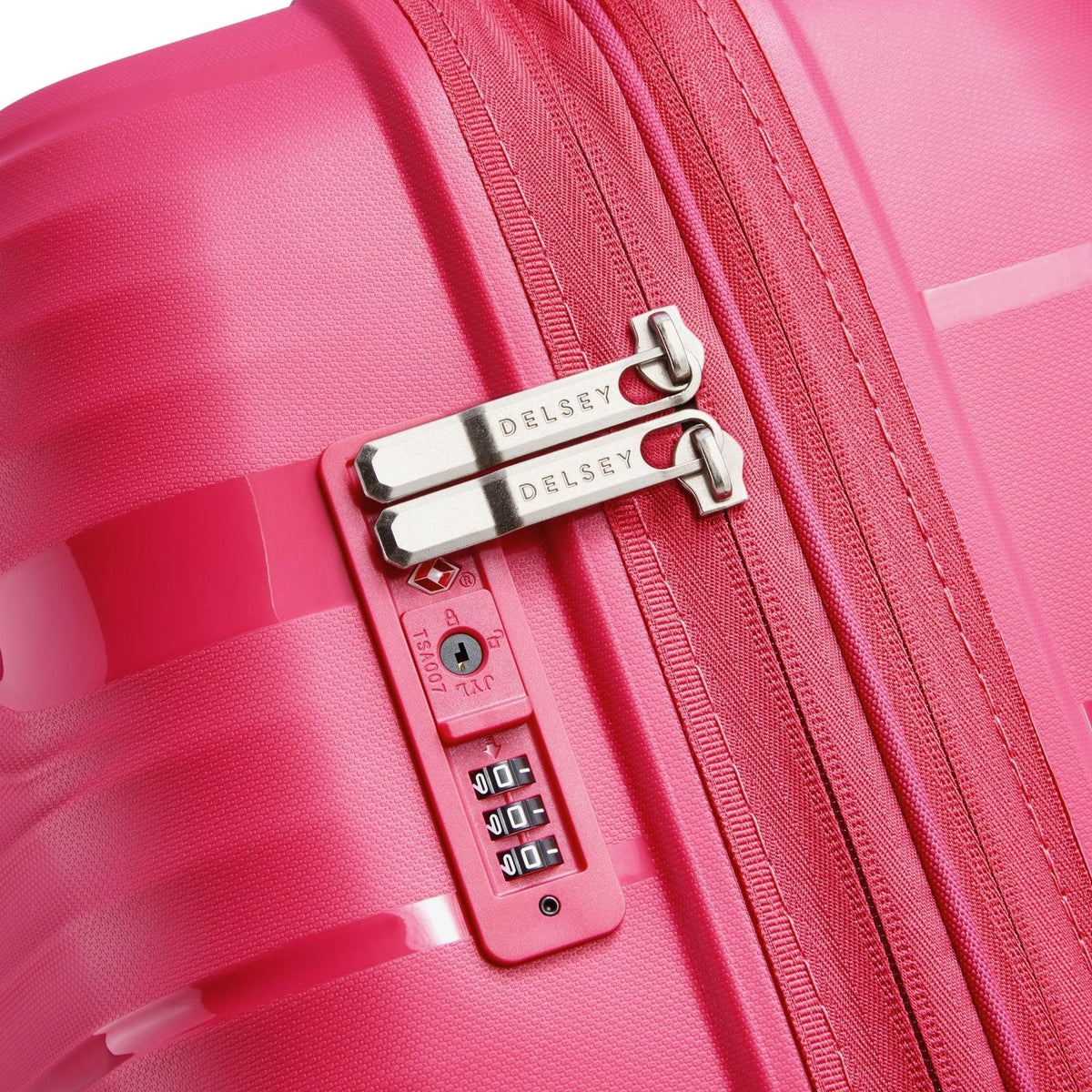 Delsey Dune Medium Expandable Spinner in Magenta — detail view 2
