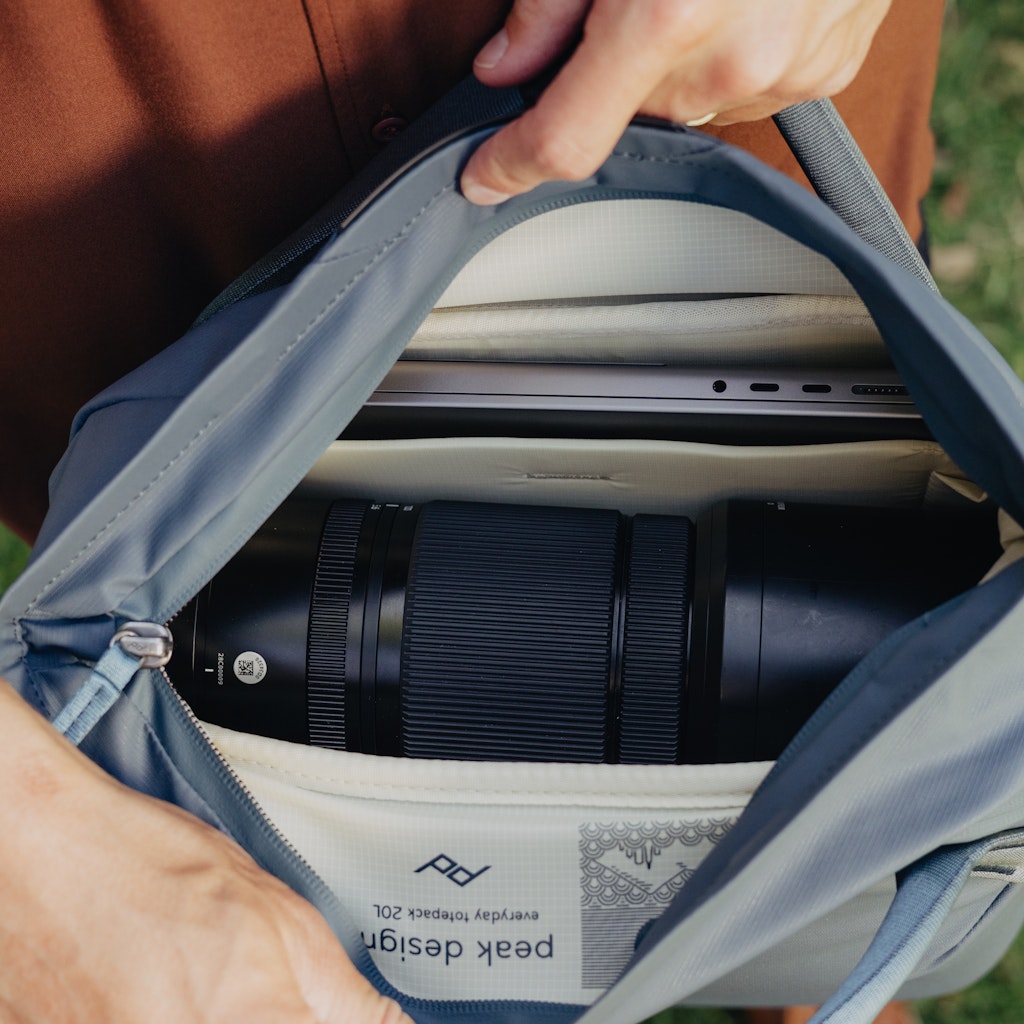 Peak Design Everyday Totepack 20L in Ocean — lifestyle # color_Ocean